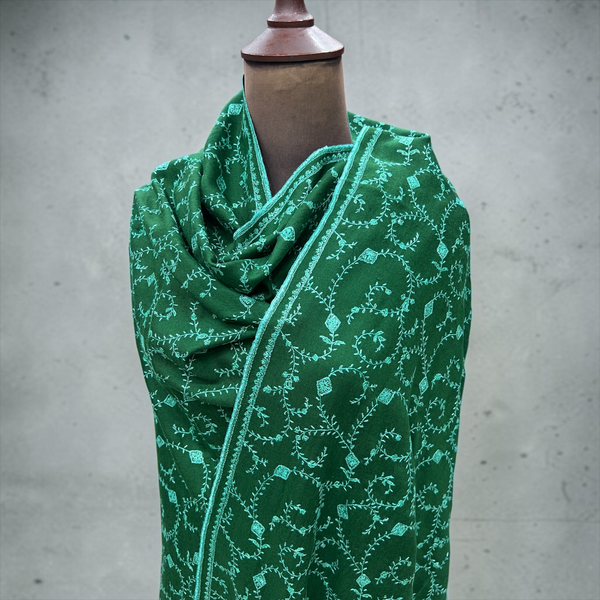 Women’s Handcrafted Pure Pashmina Sozni Jaal Shawl – Green with White Embroidery