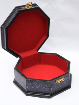 Round Lacquer Jewelry Box